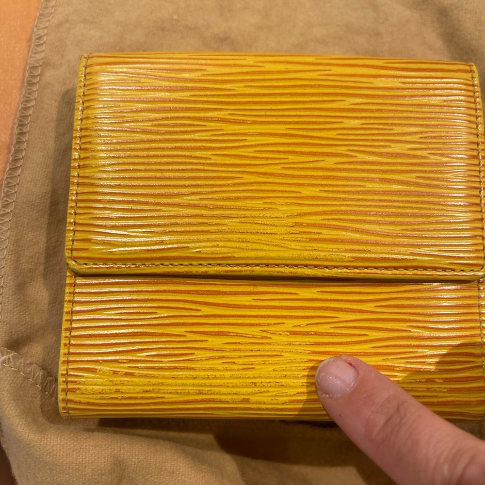 Louis Vuitton Epi wallet